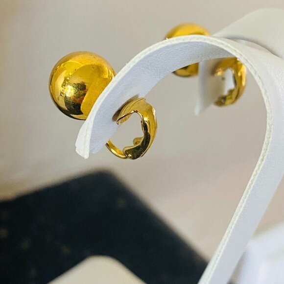 Vintage Gold Tone Classic Ball Clip-On Earrings - Picture 4 of 5